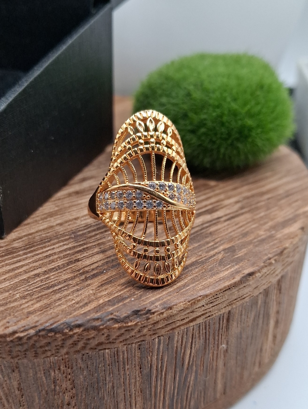 Elegant Filigree Statement Ring with Cubic Zirconia Accents Size 8 R835